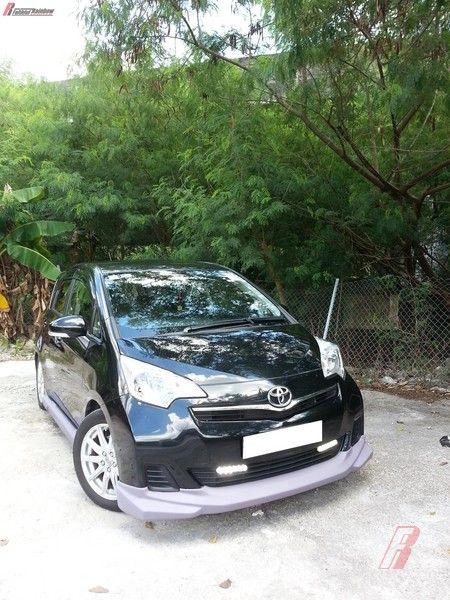 Toyota Ractis Mod Ractis - Faithful Rainbow